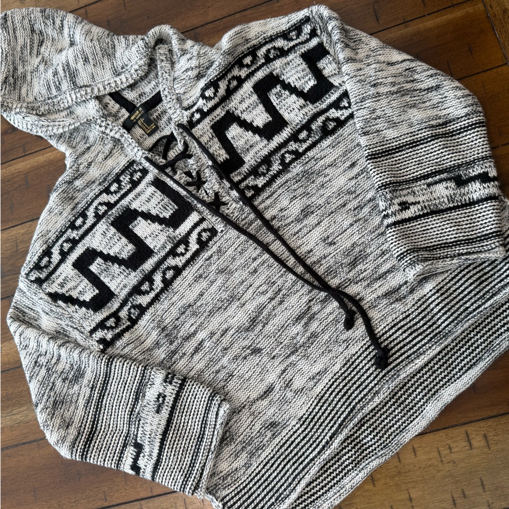 Forever 21 Black and Gray Patterned Sweater
